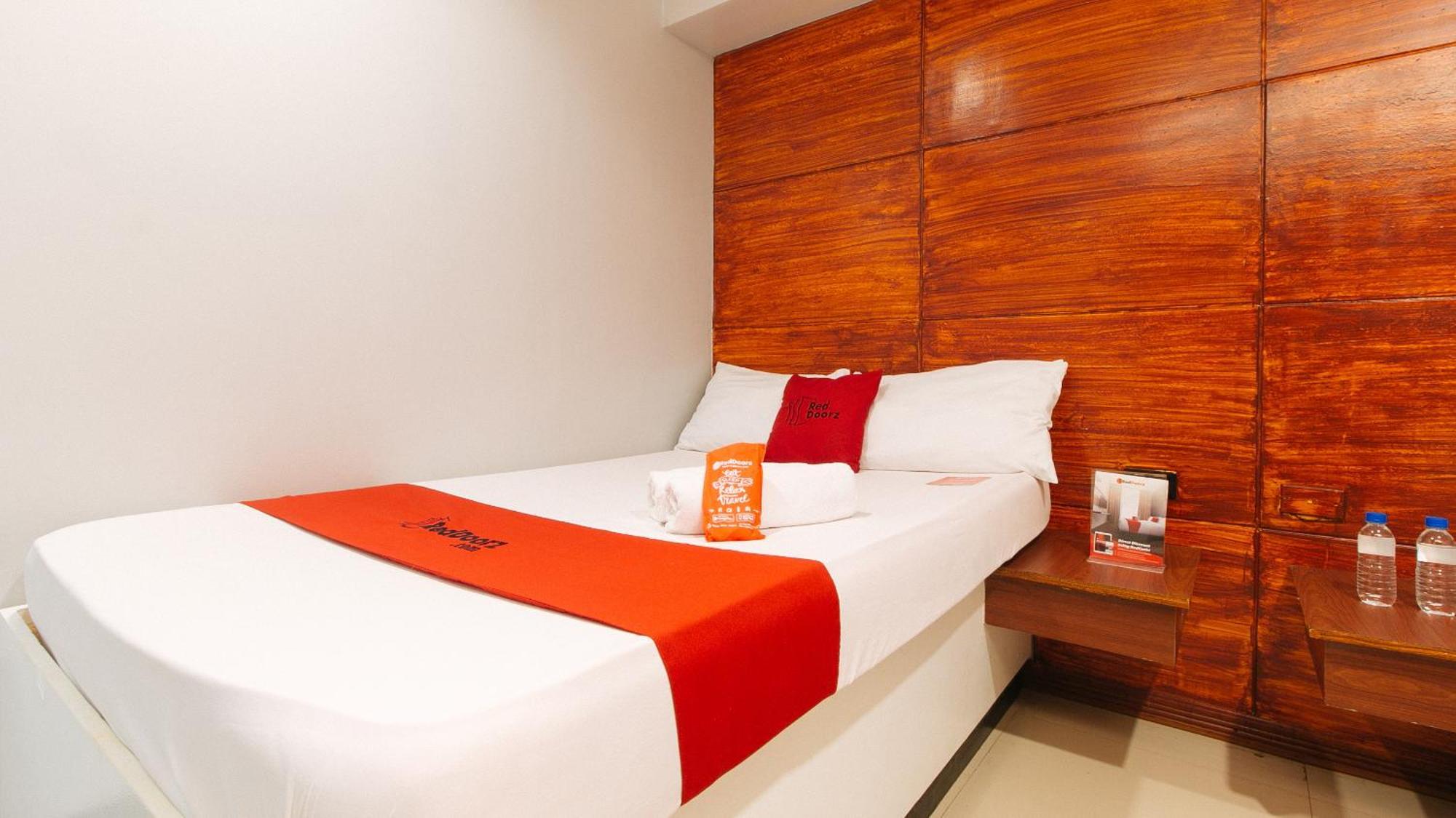 Reddoorz Near Bambang Station Hotel Manilla Buitenkant foto