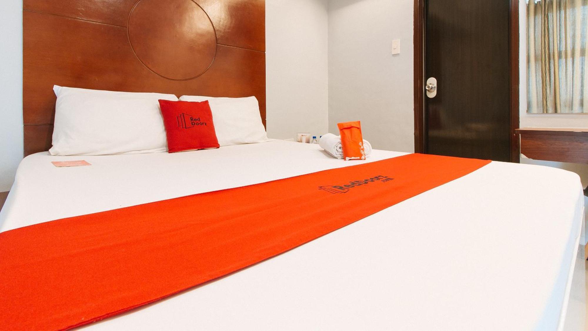 Reddoorz Near Bambang Station Hotel Manilla Buitenkant foto
