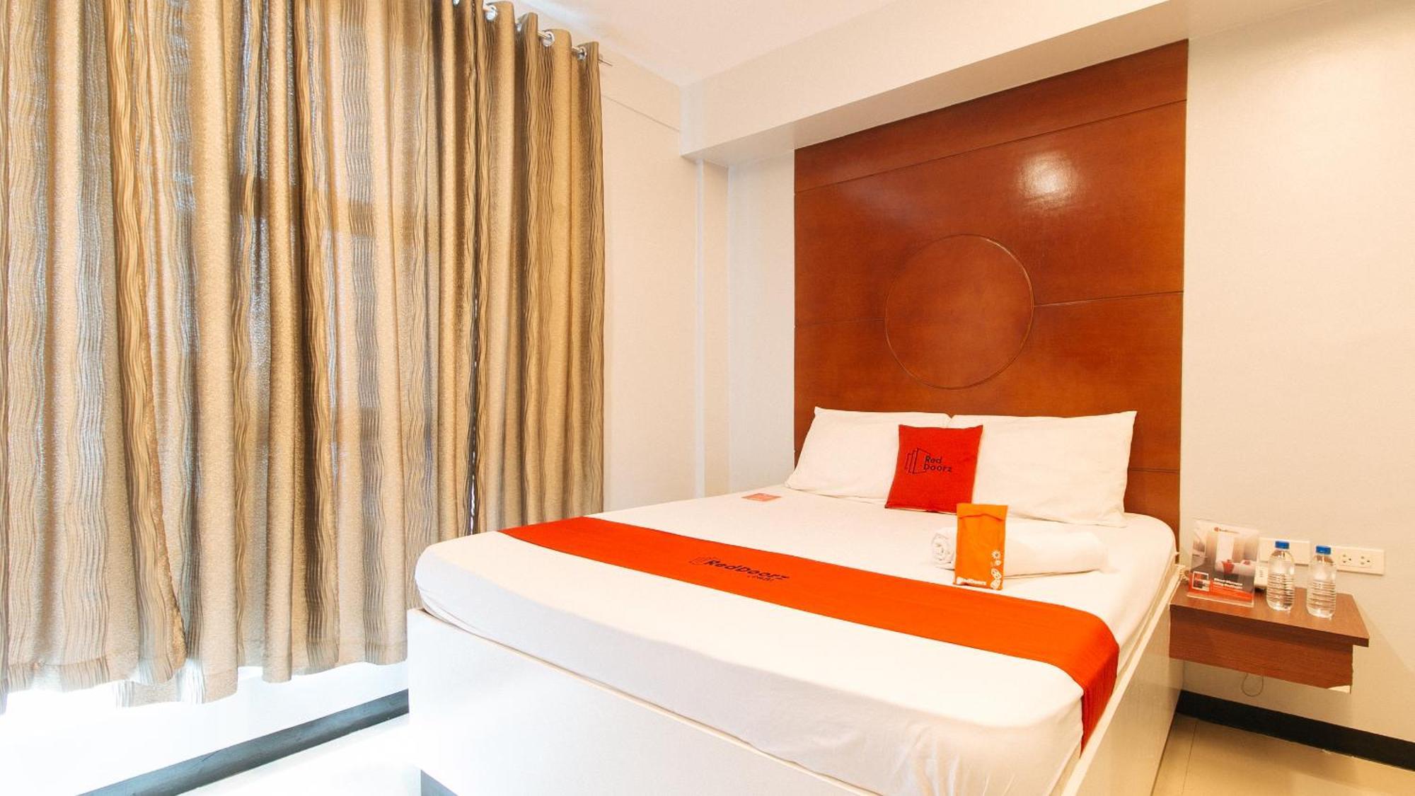 Reddoorz Near Bambang Station Hotel Manilla Buitenkant foto