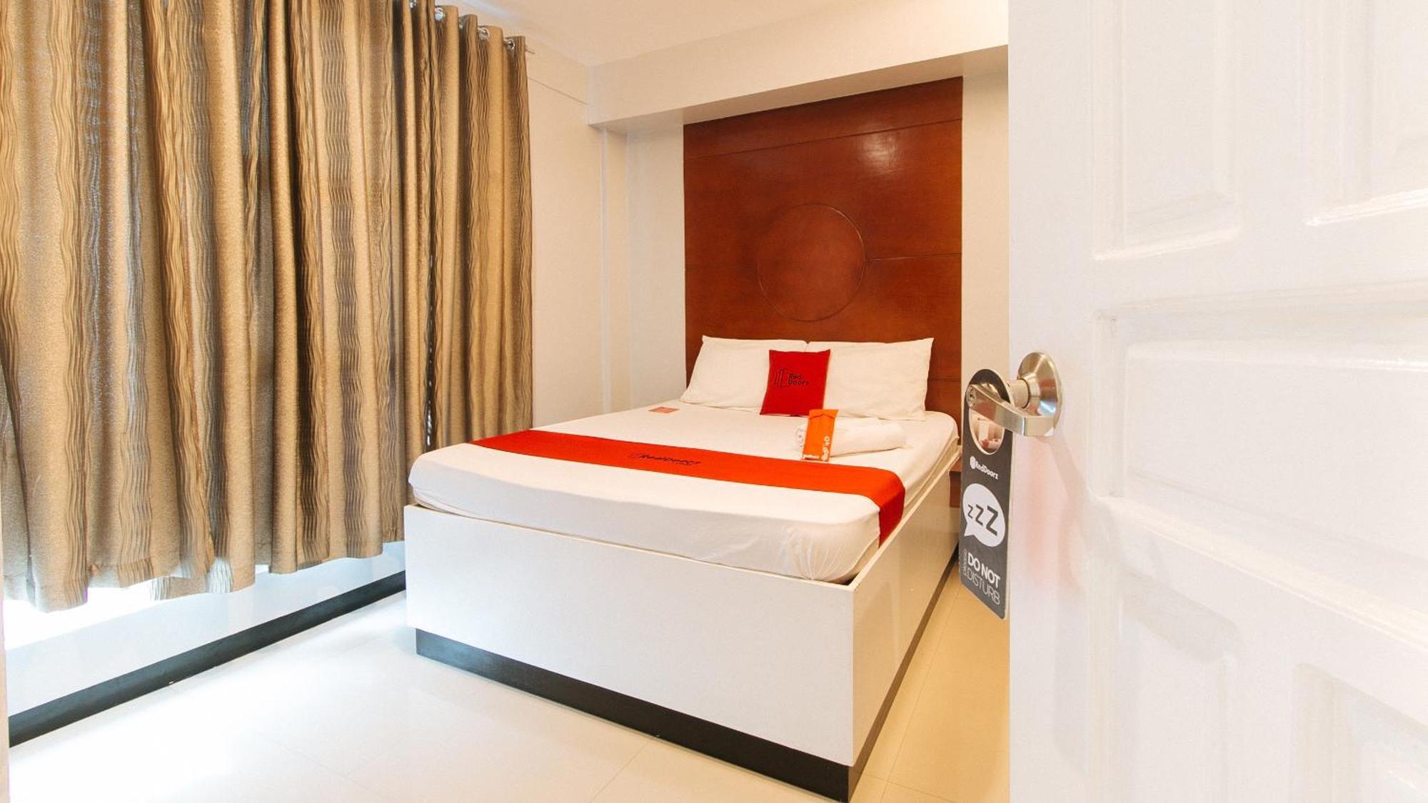 Reddoorz Near Bambang Station Hotel Manilla Buitenkant foto