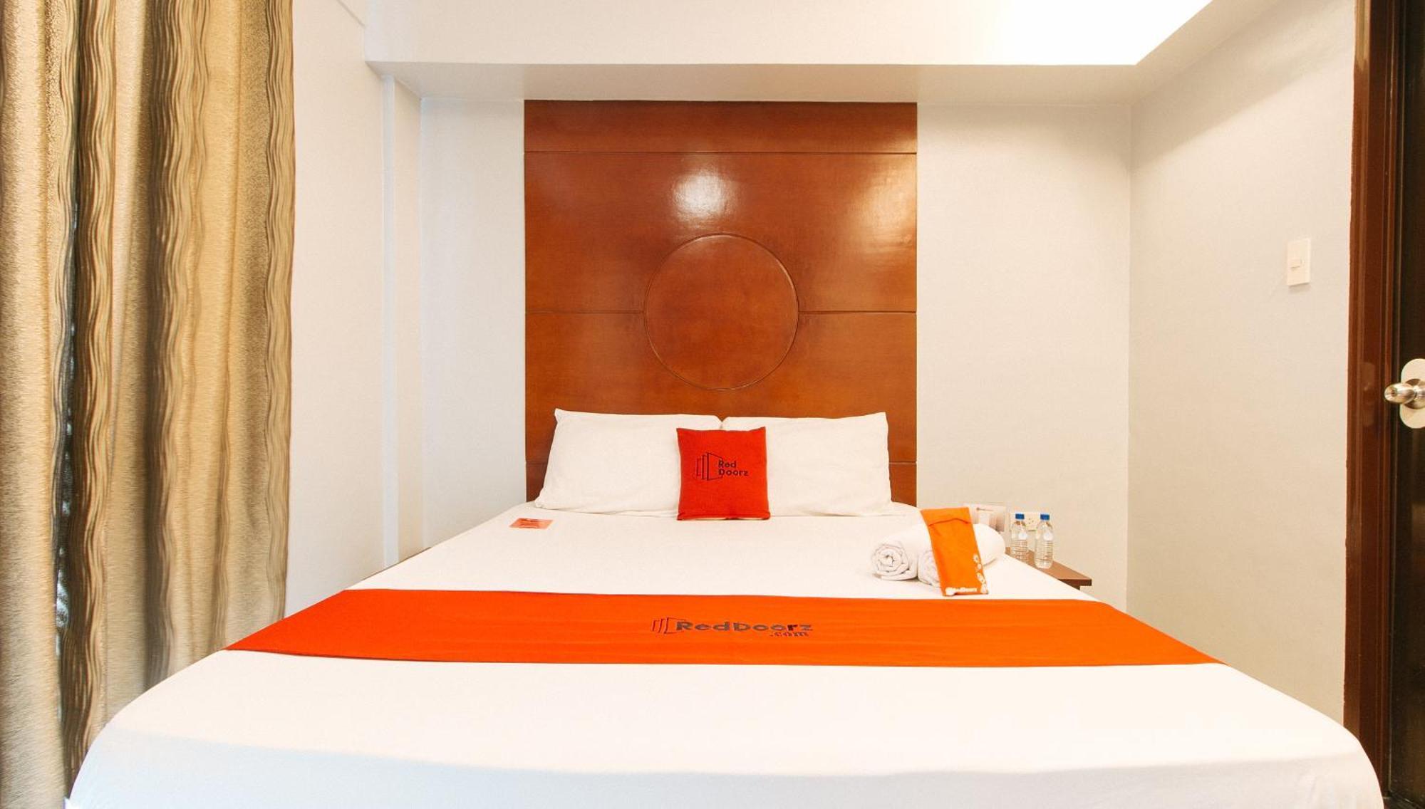 Reddoorz Near Bambang Station Hotel Manilla Buitenkant foto