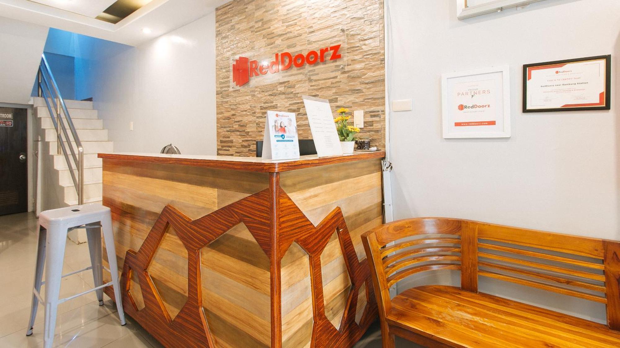 Reddoorz Near Bambang Station Hotel Manilla Buitenkant foto