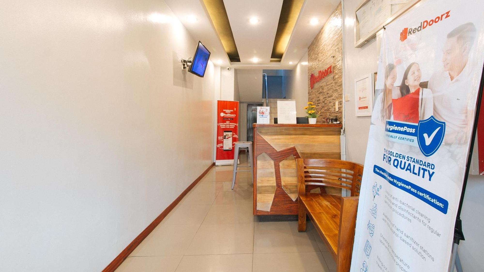 Reddoorz Near Bambang Station Hotel Manilla Buitenkant foto